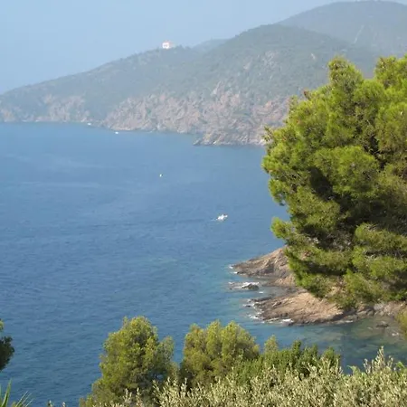 Villa Crete Haute 카발레르쉬르메르